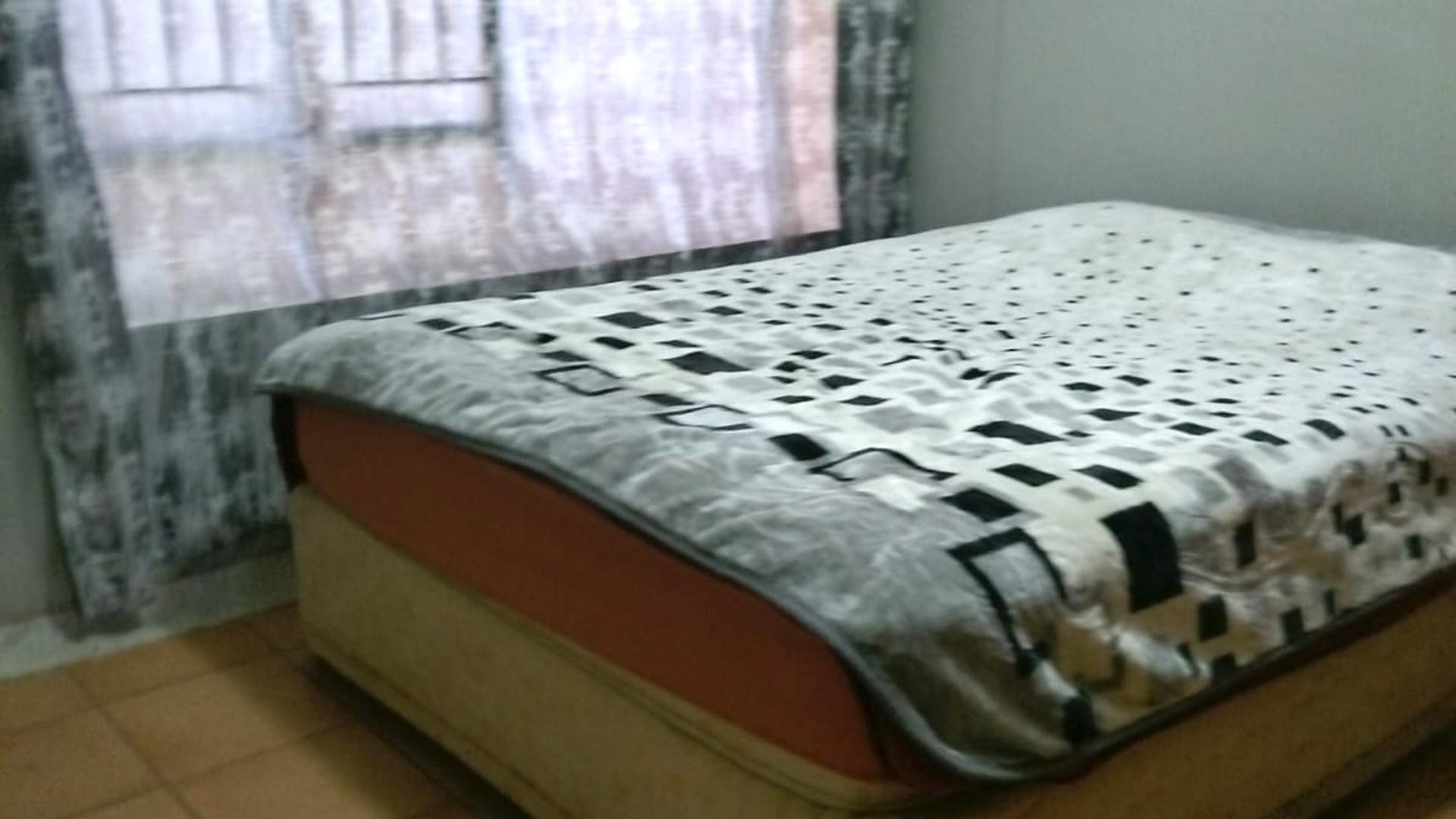 Bed Room 1 of property in Silverton