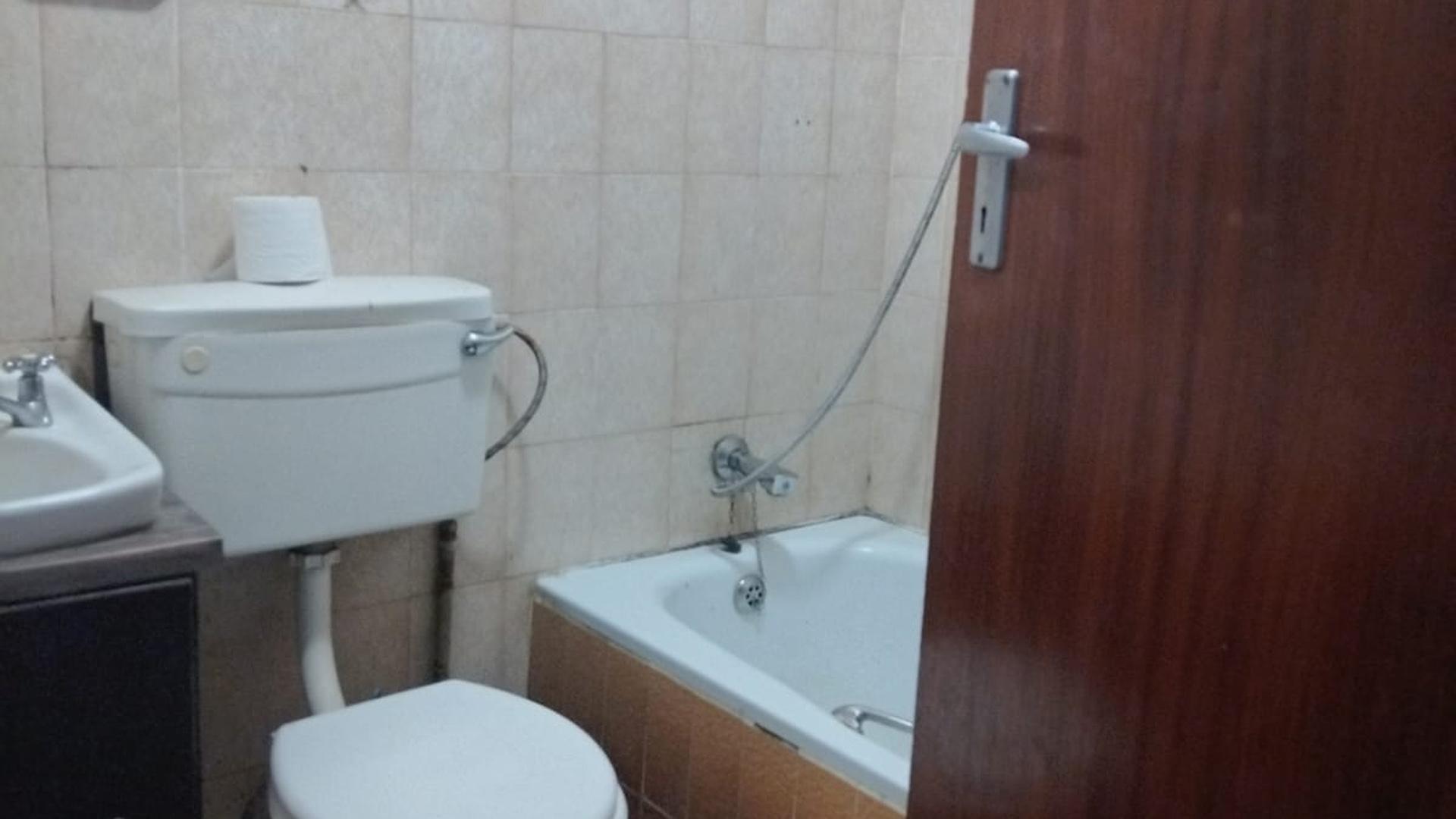 Bathroom 1 of property in Silverton