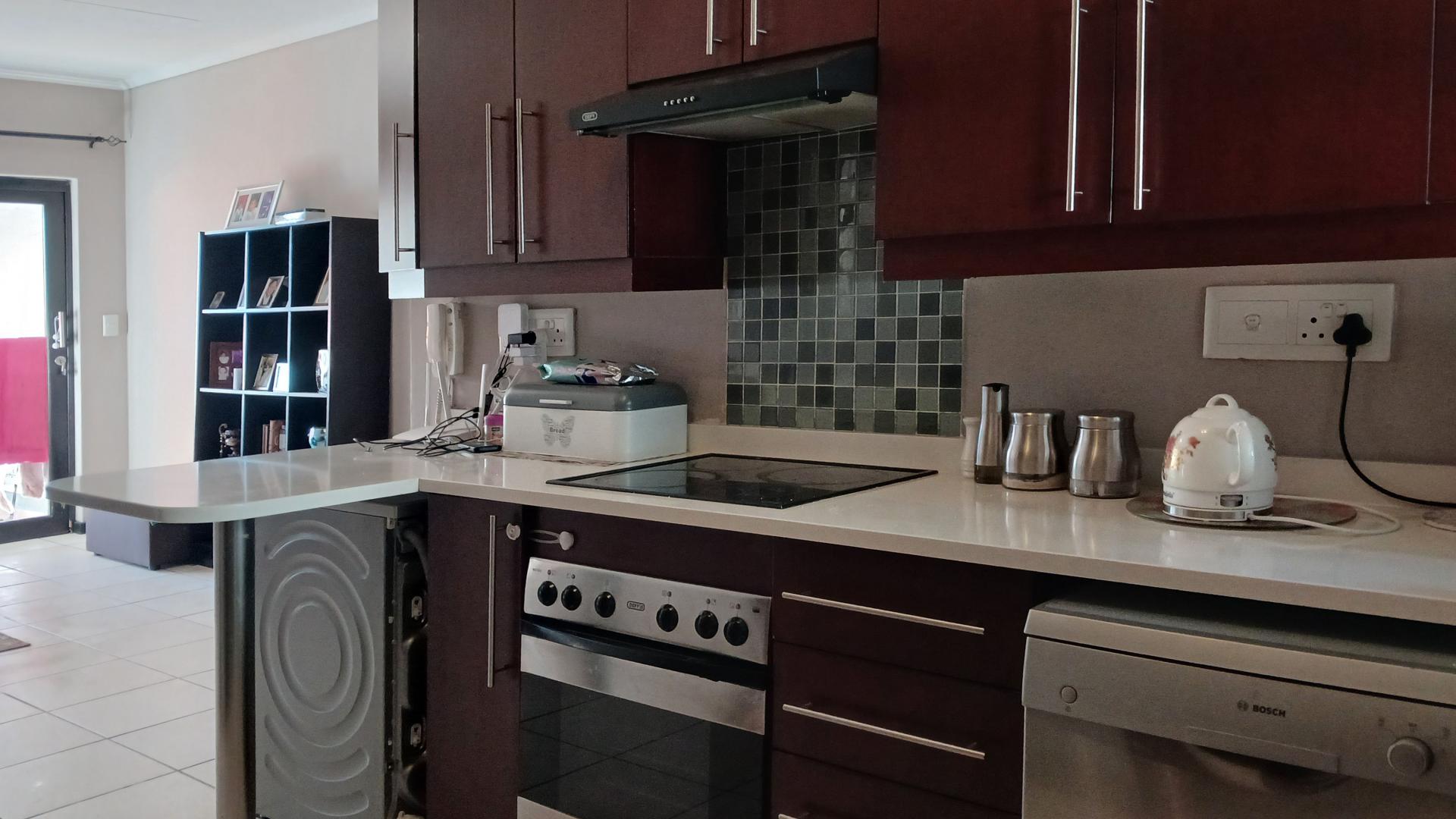 Kitchen - 10 square meters of property in Greenstone Hill