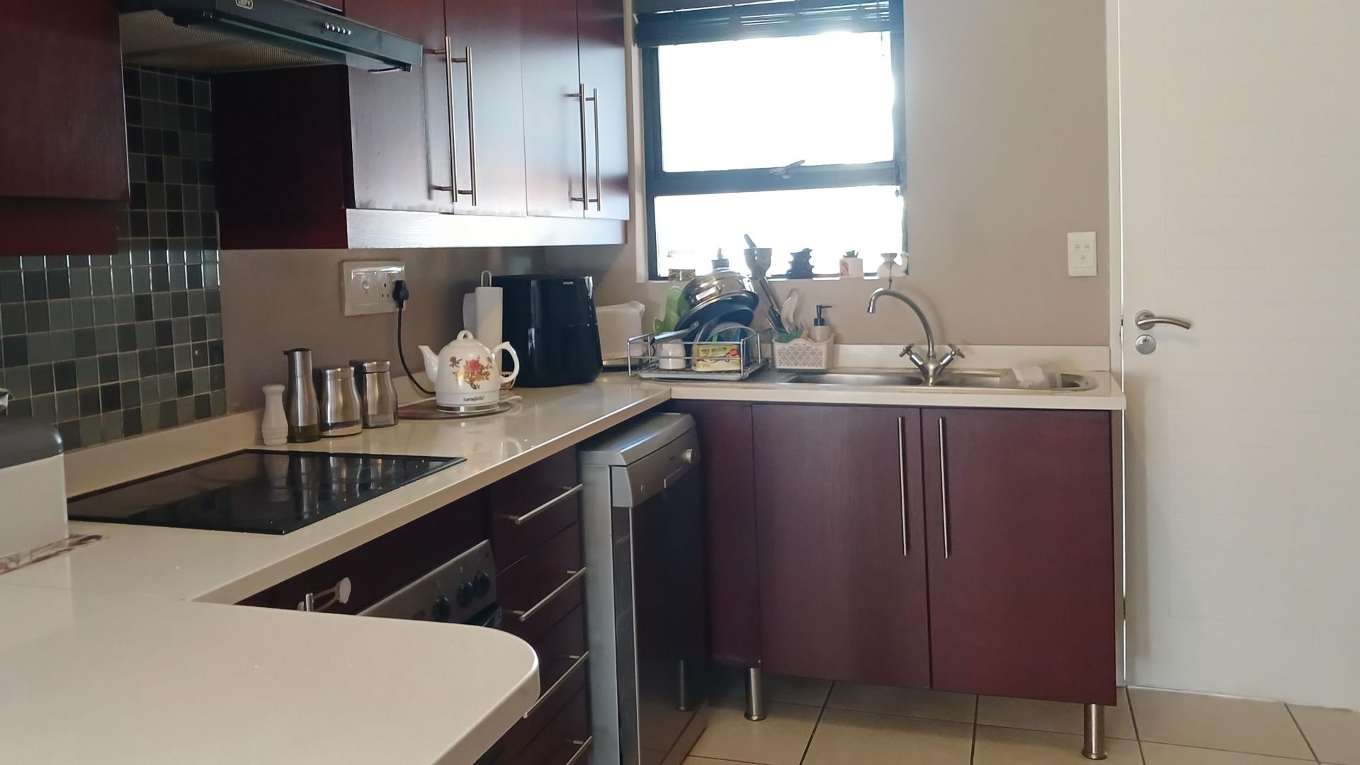 Kitchen - 10 square meters of property in Greenstone Hill