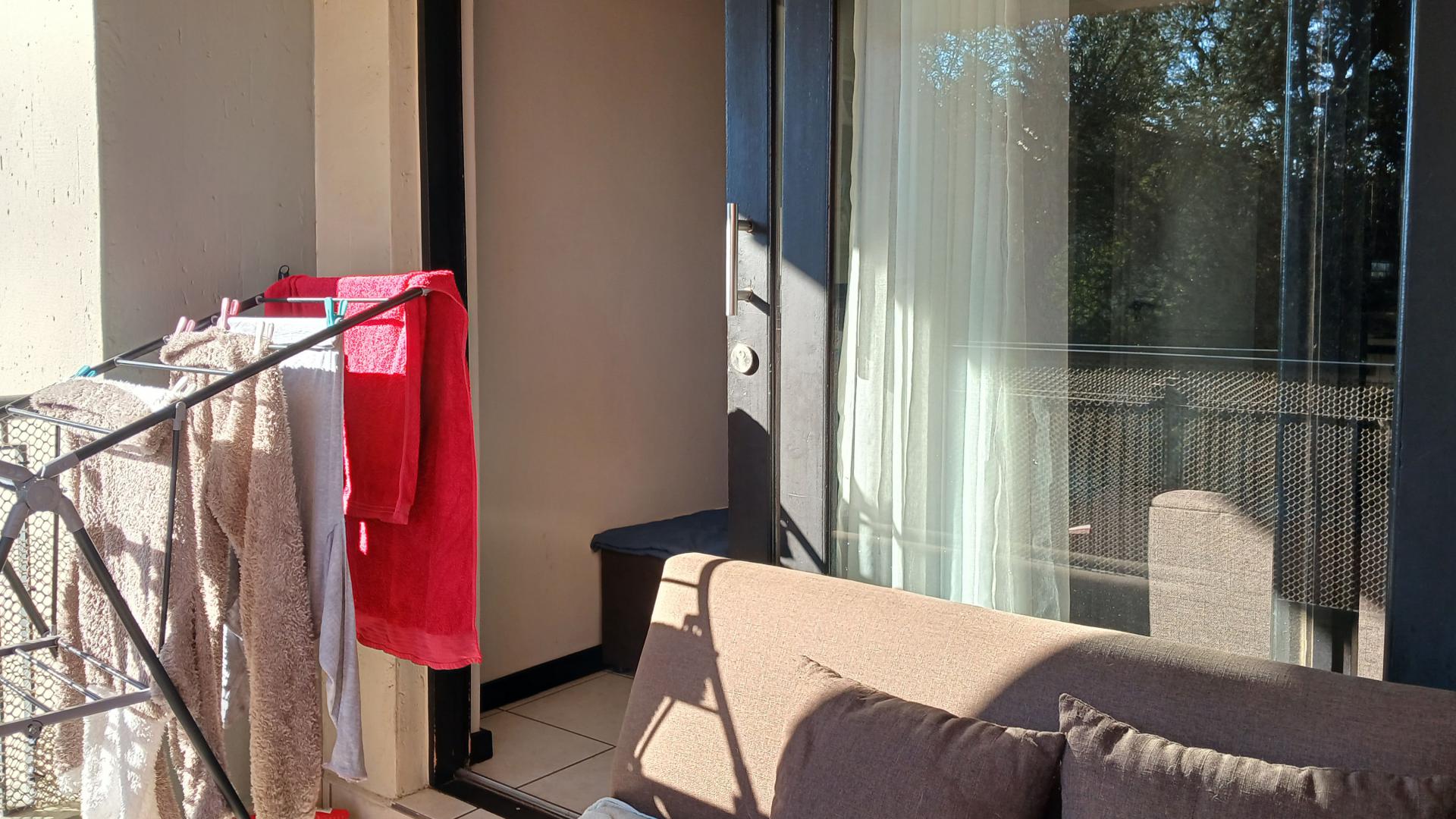 Balcony - 10 square meters of property in Greenstone Hill