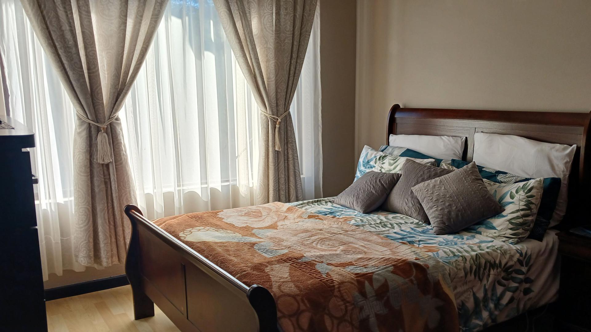 Bed Room 1 - 12 square meters of property in Greenstone Hill