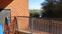 Balcony - 10 square meters of property in Greenstone Hill