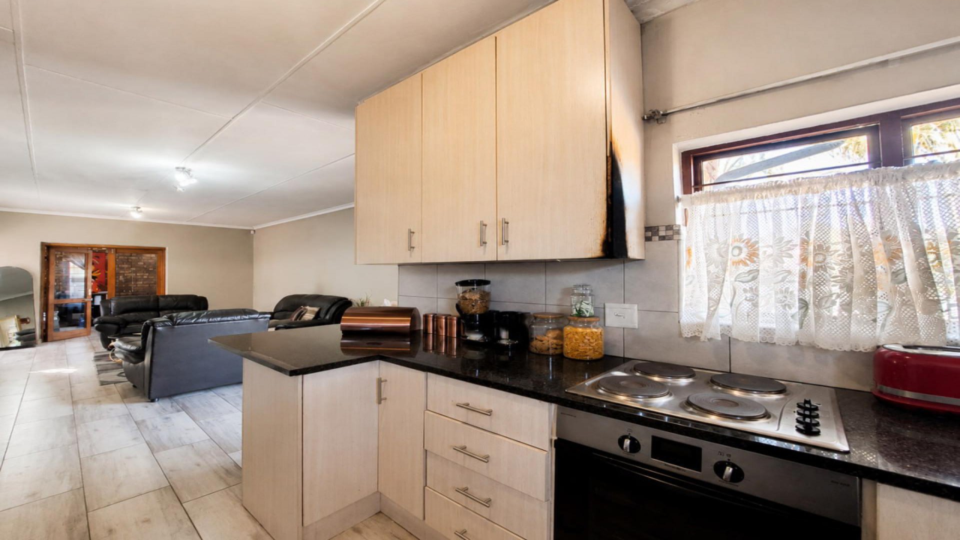 Kitchen of property in Die Hoewes