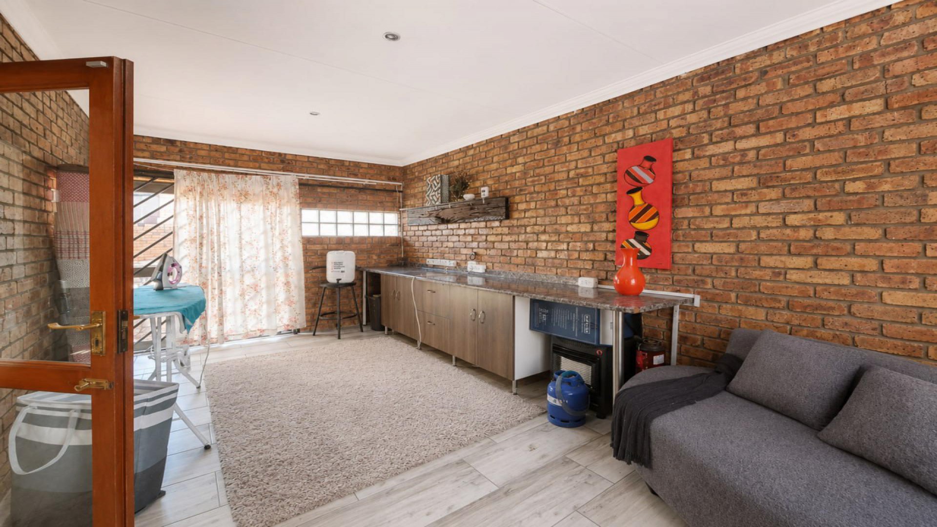 Entertainment of property in Die Hoewes