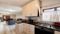 Kitchen of property in Die Hoewes