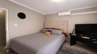Bed Room 3 of property in Die Hoewes