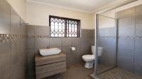 Bathroom 2 of property in Die Hoewes