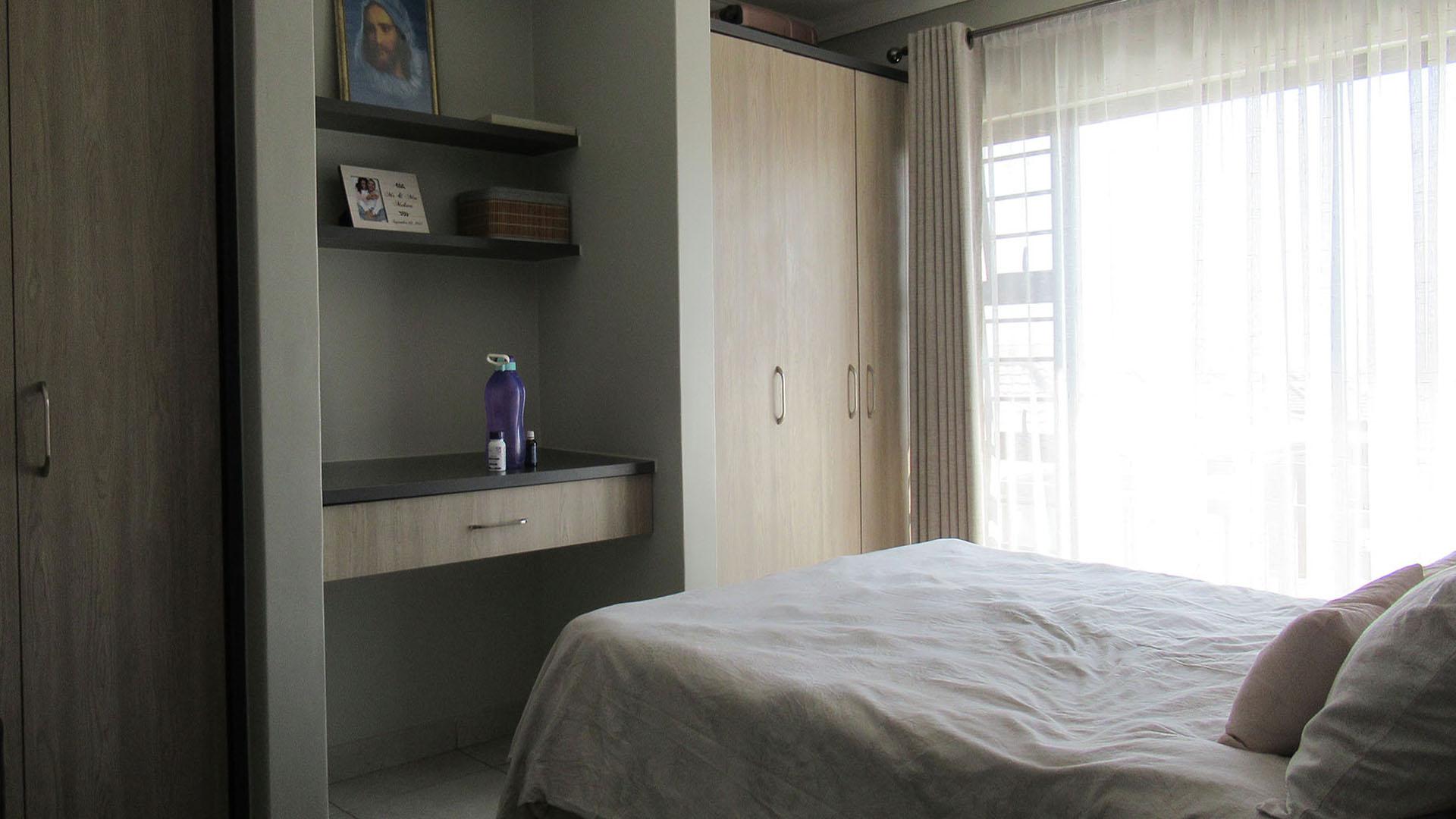 Main Bedroom - 14 square meters of property in Cosmo City