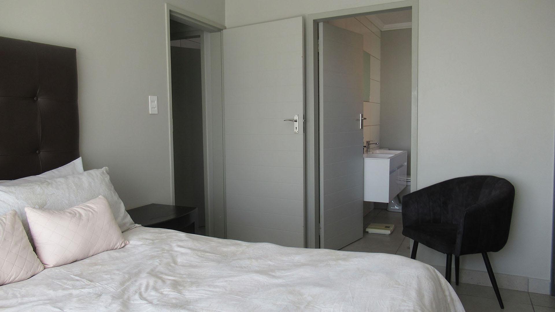 Main Bedroom - 14 square meters of property in Cosmo City