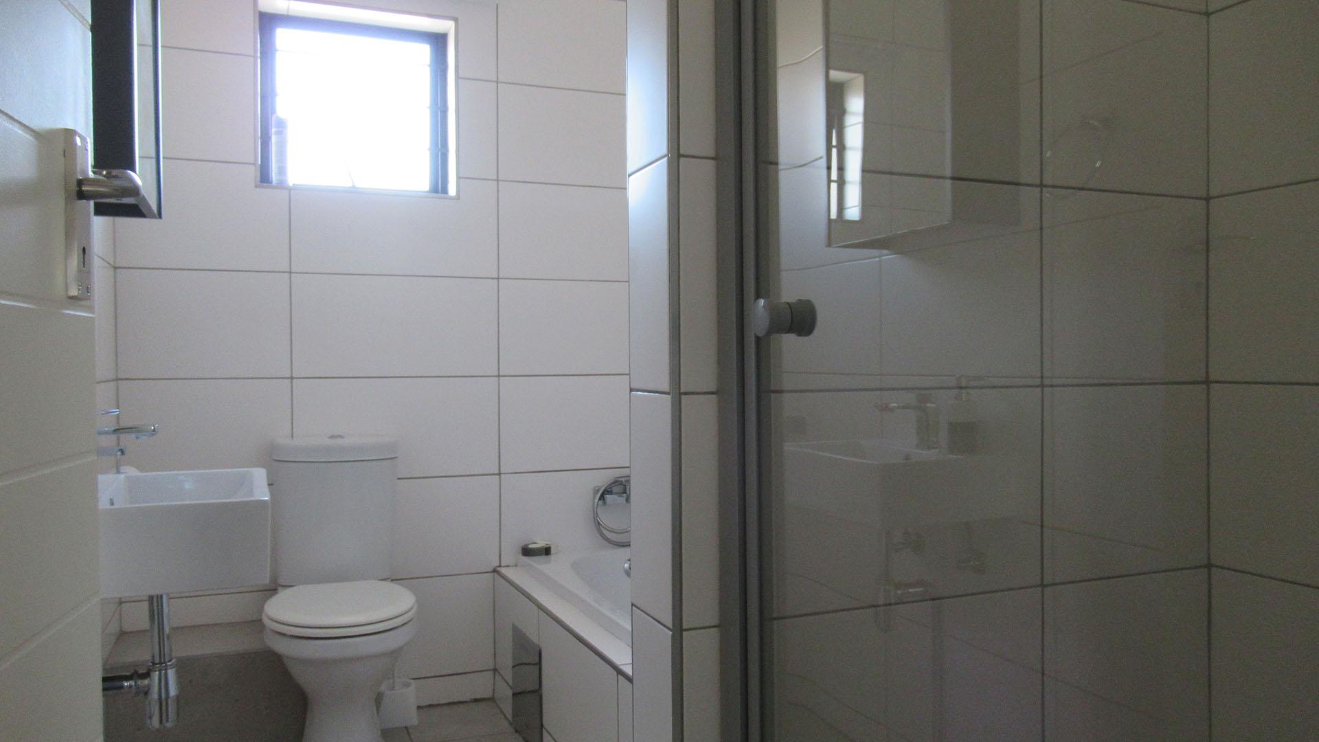 Bathroom 1 - 6 square meters of property in Cosmo City