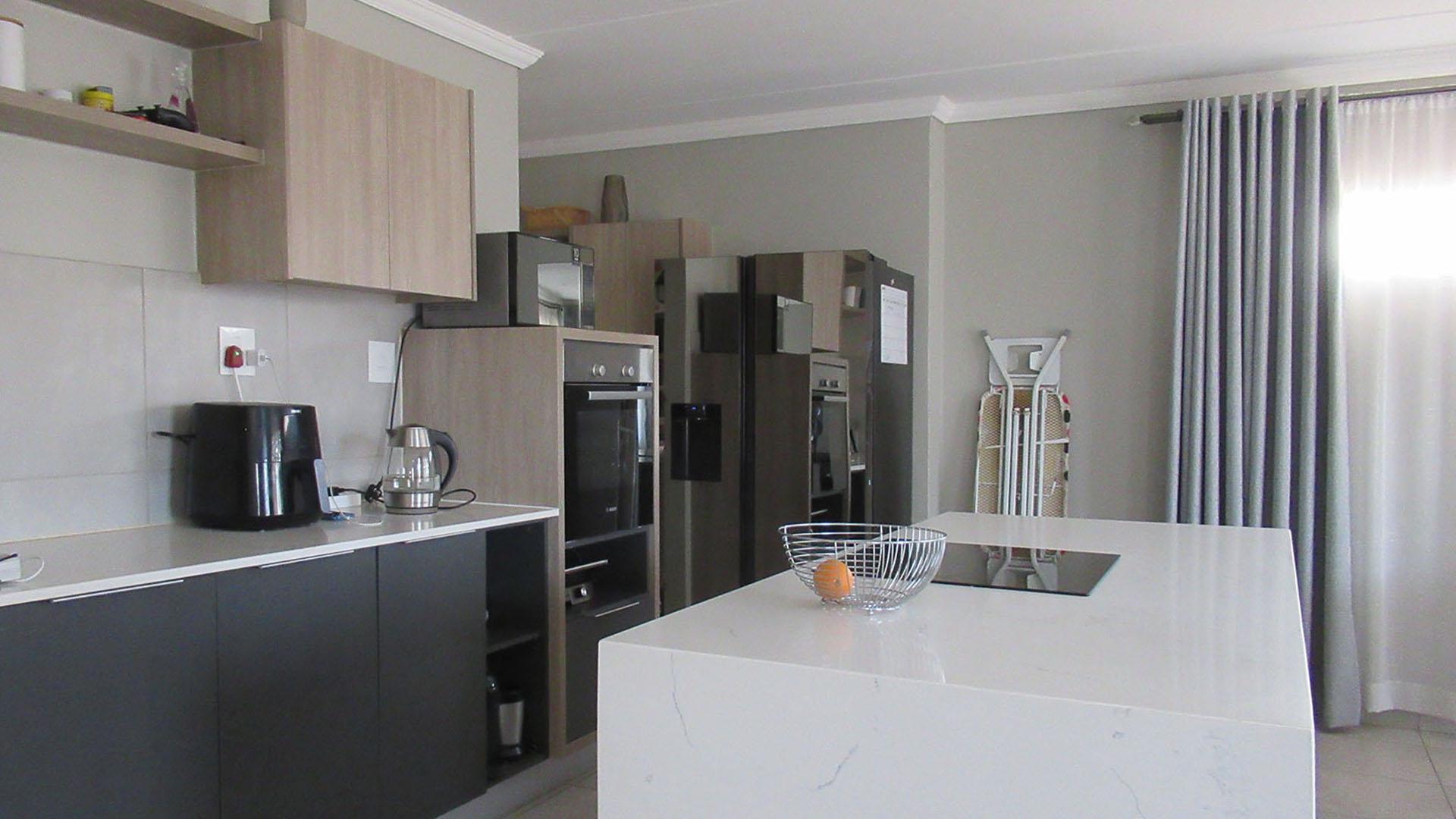 Kitchen - 20 square meters of property in Cosmo City