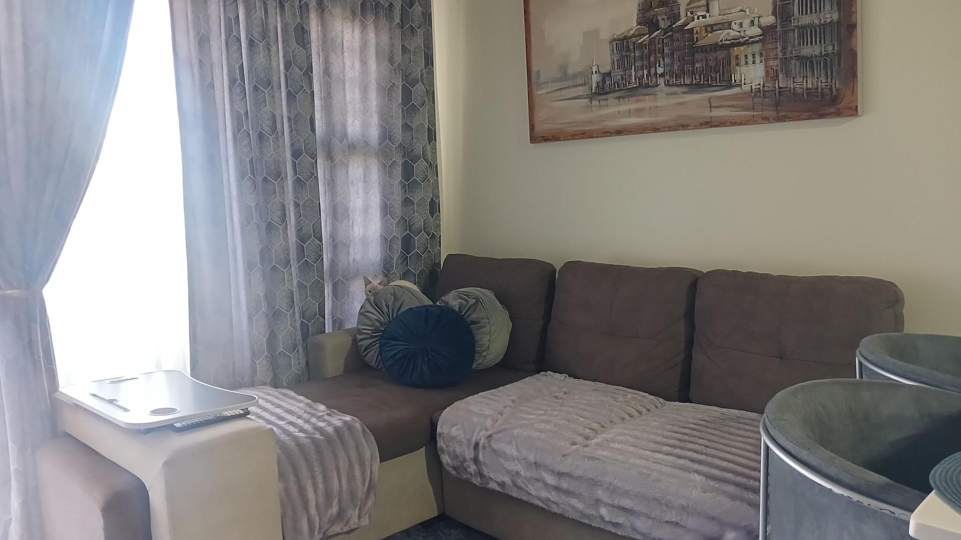 Lounges - 11 square meters of property in Lilianton