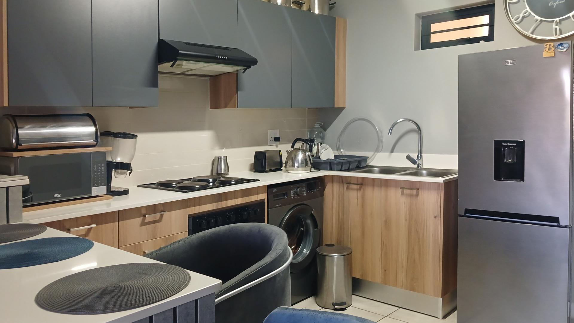 Kitchen - 11 square meters of property in Lilianton