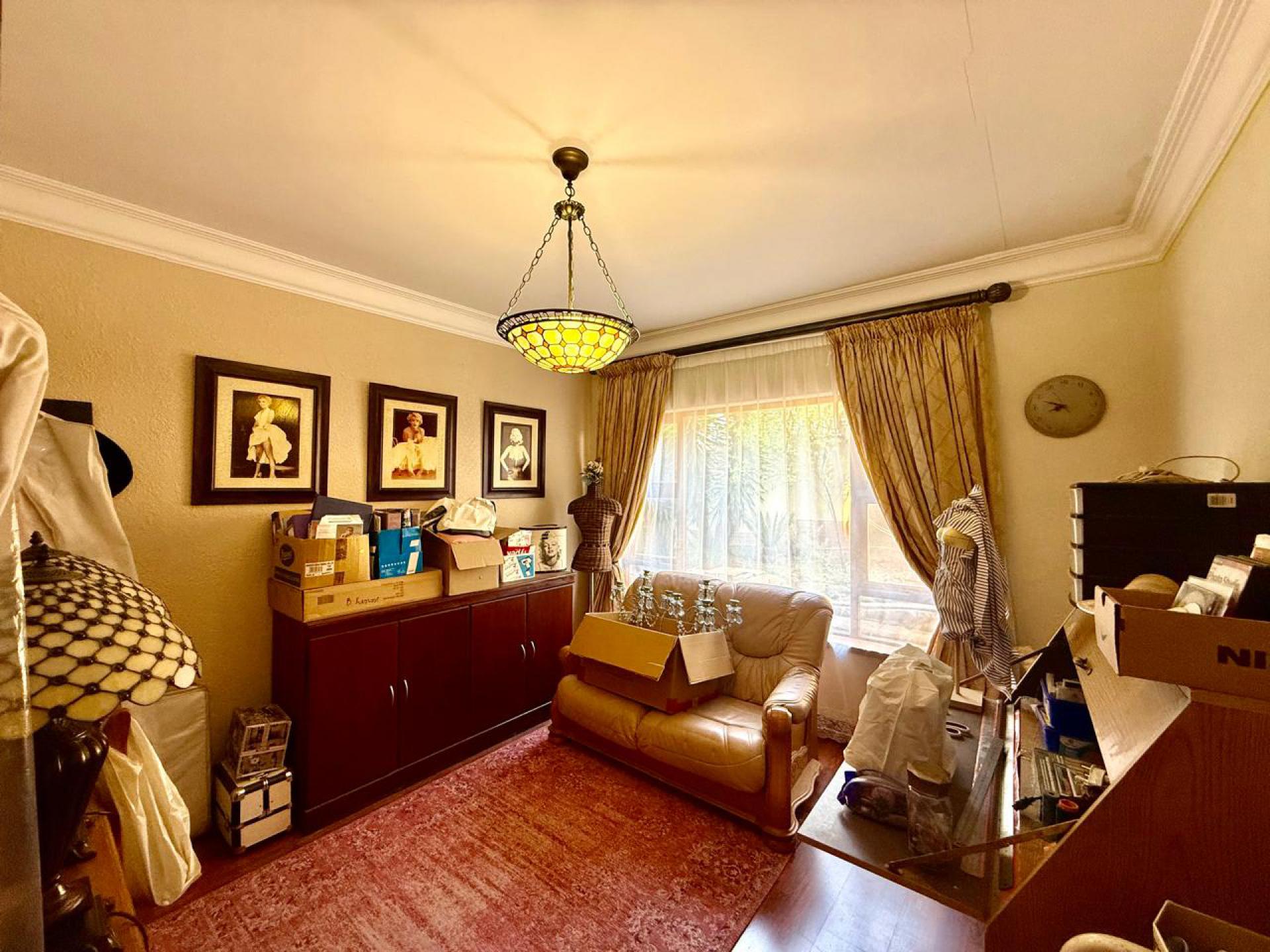  of property in Zwavelpoort