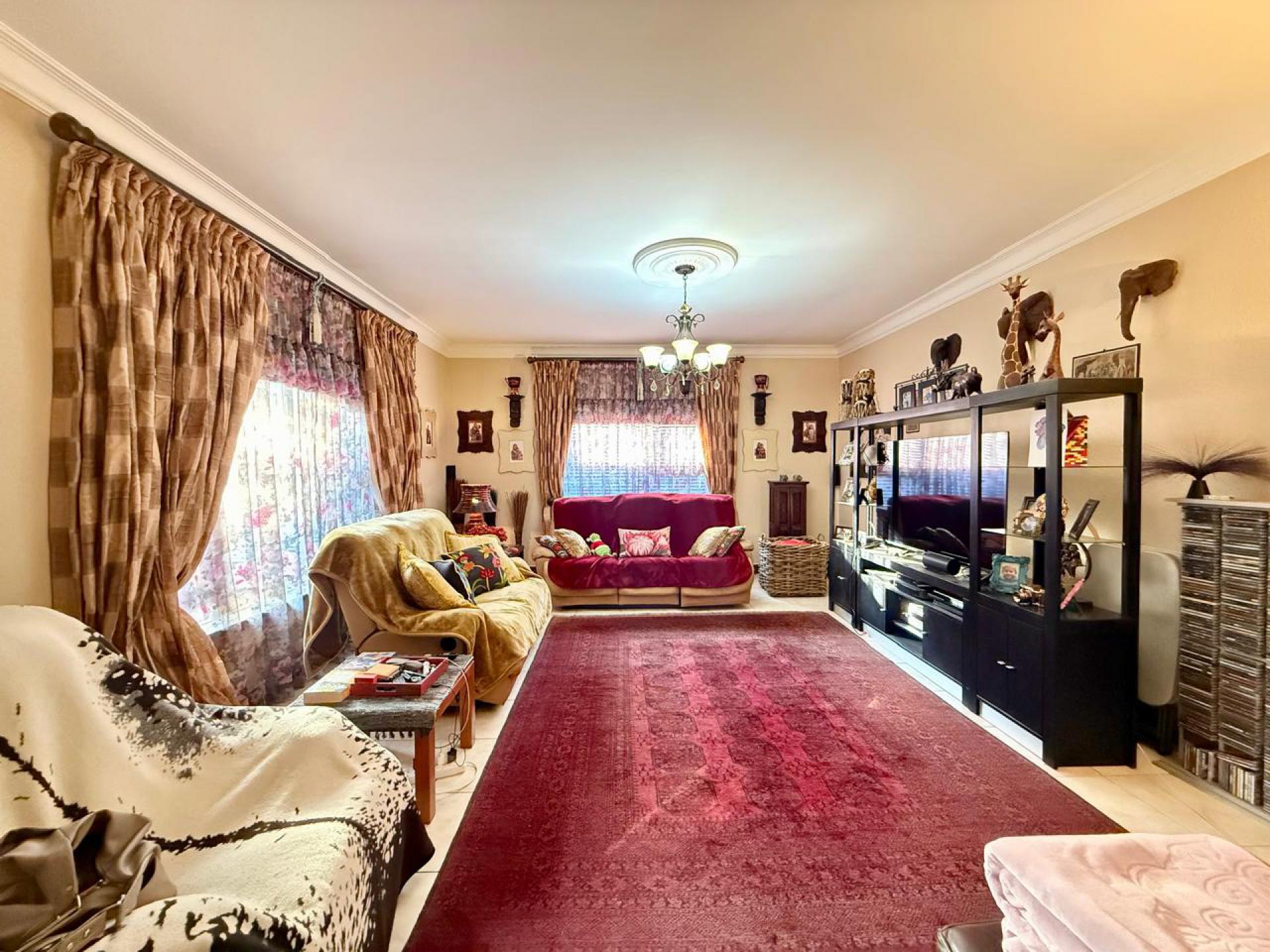  of property in Zwavelpoort
