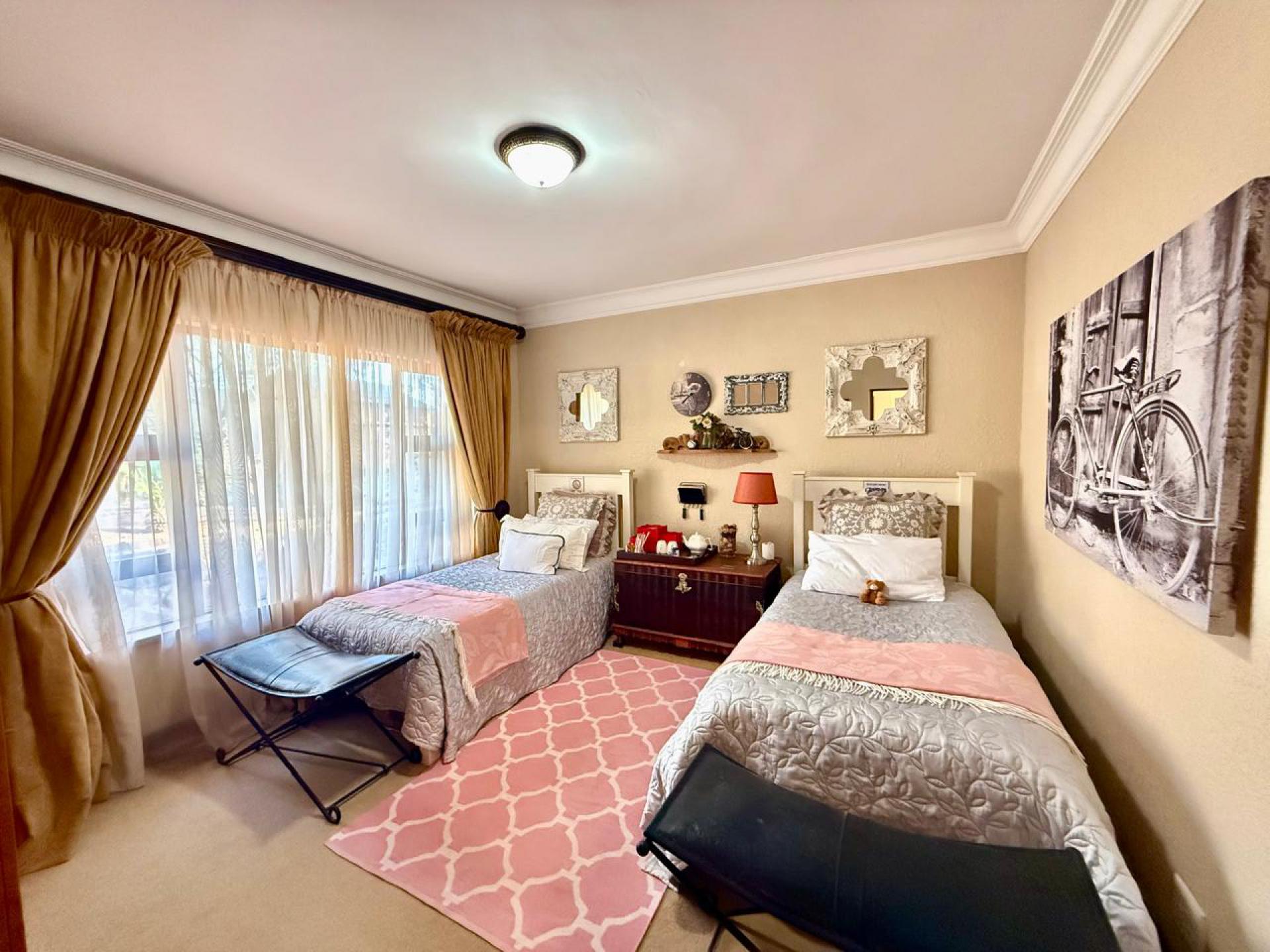  of property in Zwavelpoort
