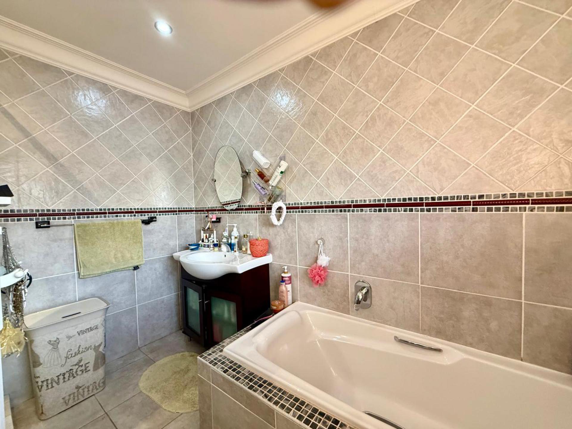  of property in Zwavelpoort