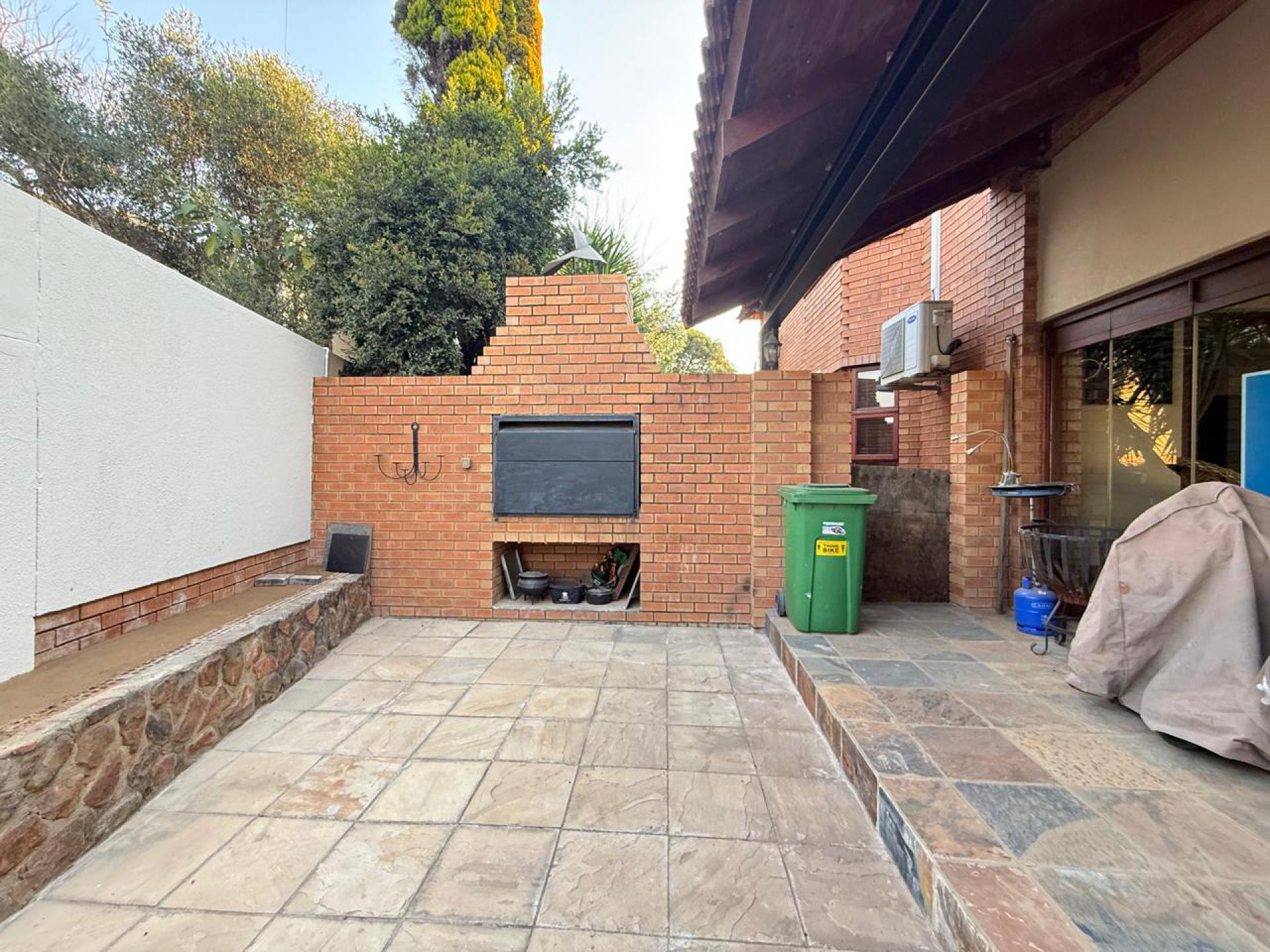  of property in Zwavelpoort