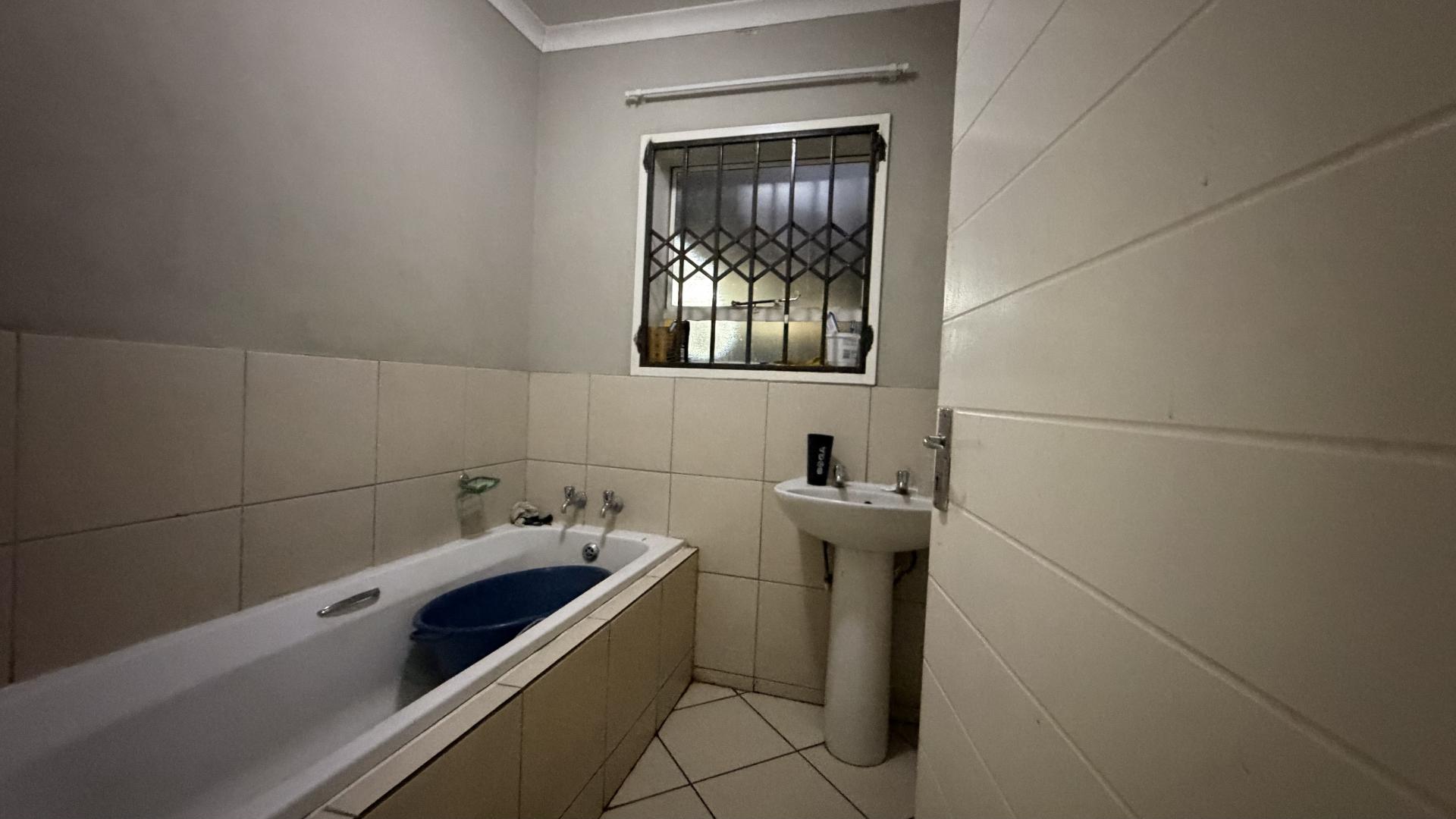 Bathroom 1 of property in Clewer