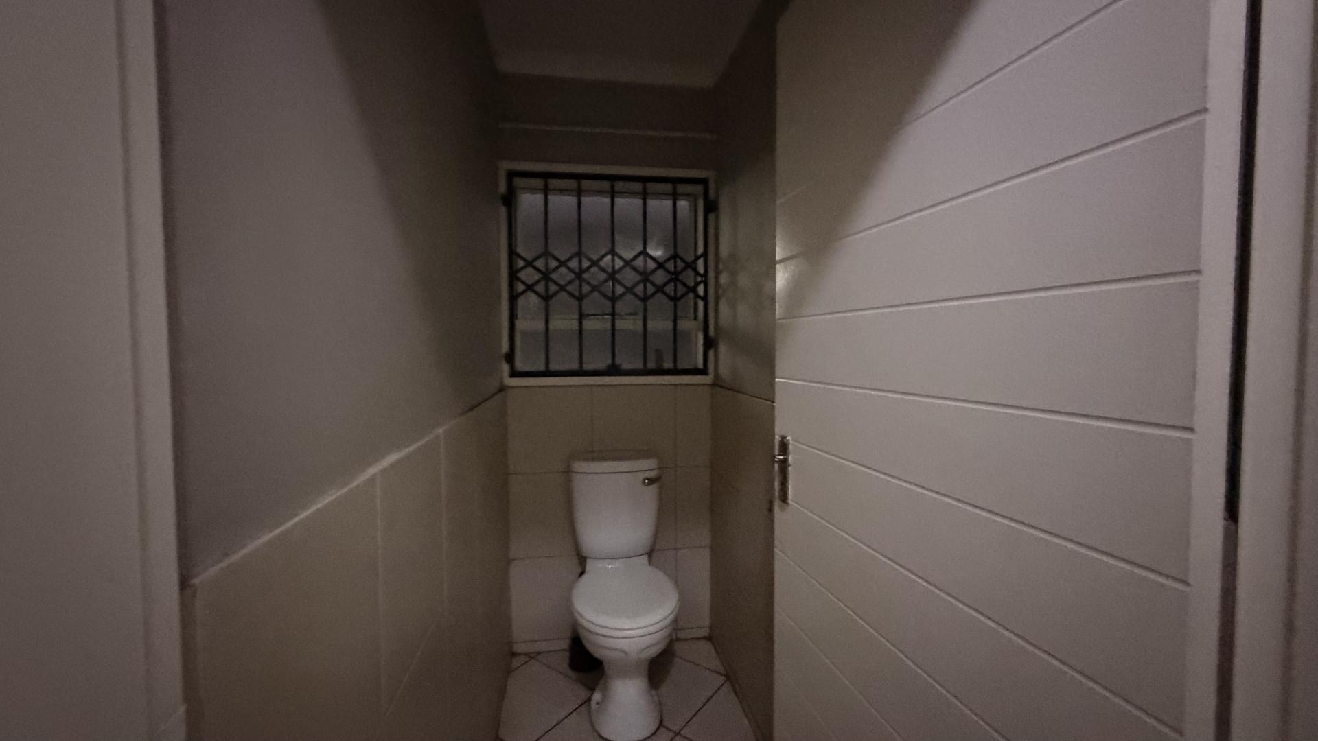 Bathroom 1 of property in Clewer