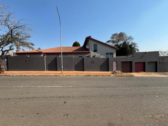 7 Bedroom House for Sale For Sale in Westdene (JHB) - MR719398