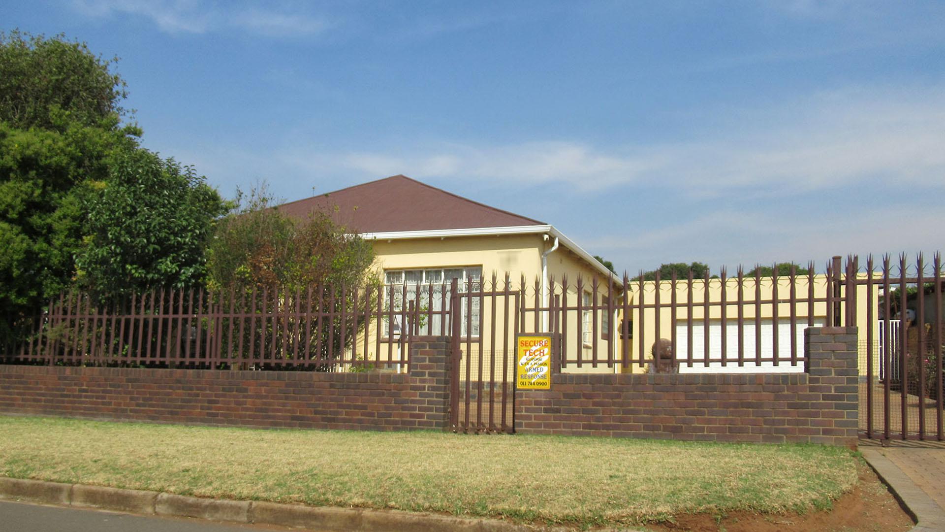 Front View of property in Brakpan