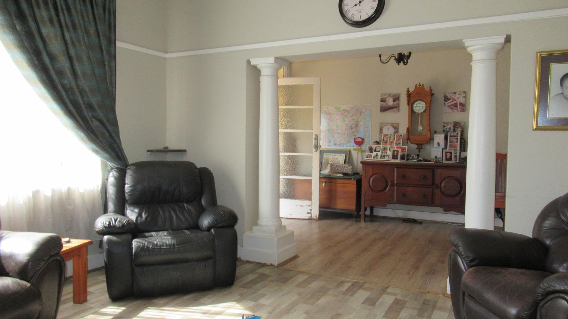 Lounges - 20 square meters of property in Brakpan