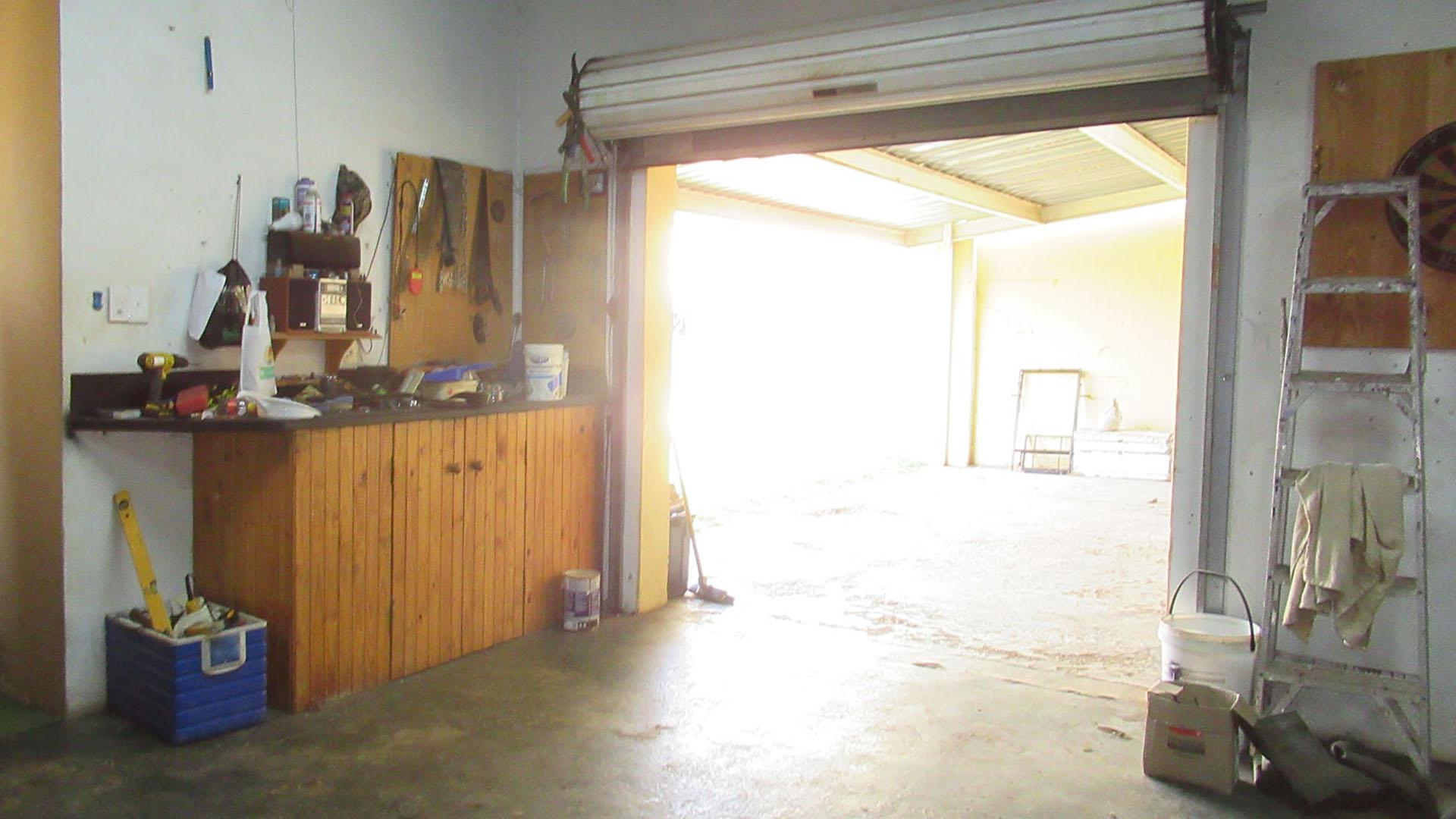 Garage - 62 square meters of property in Brakpan
