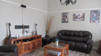 Lounges - 20 square meters of property in Brakpan