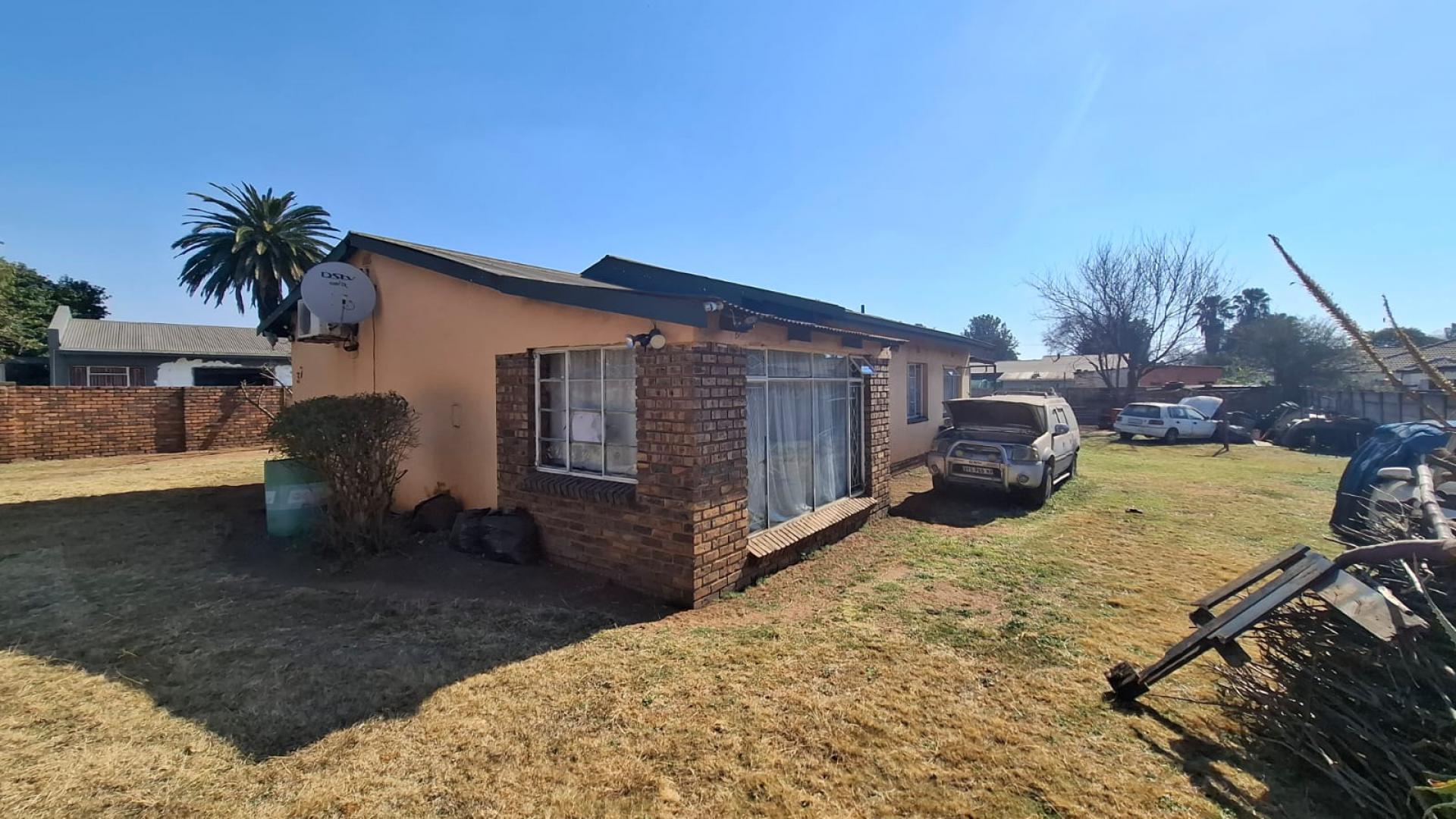 Backyard of property in Mineralia