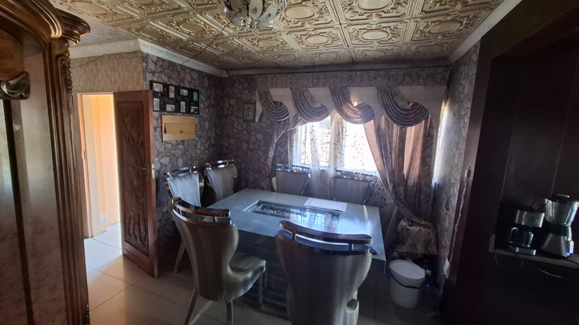 Dining Room of property in Mineralia