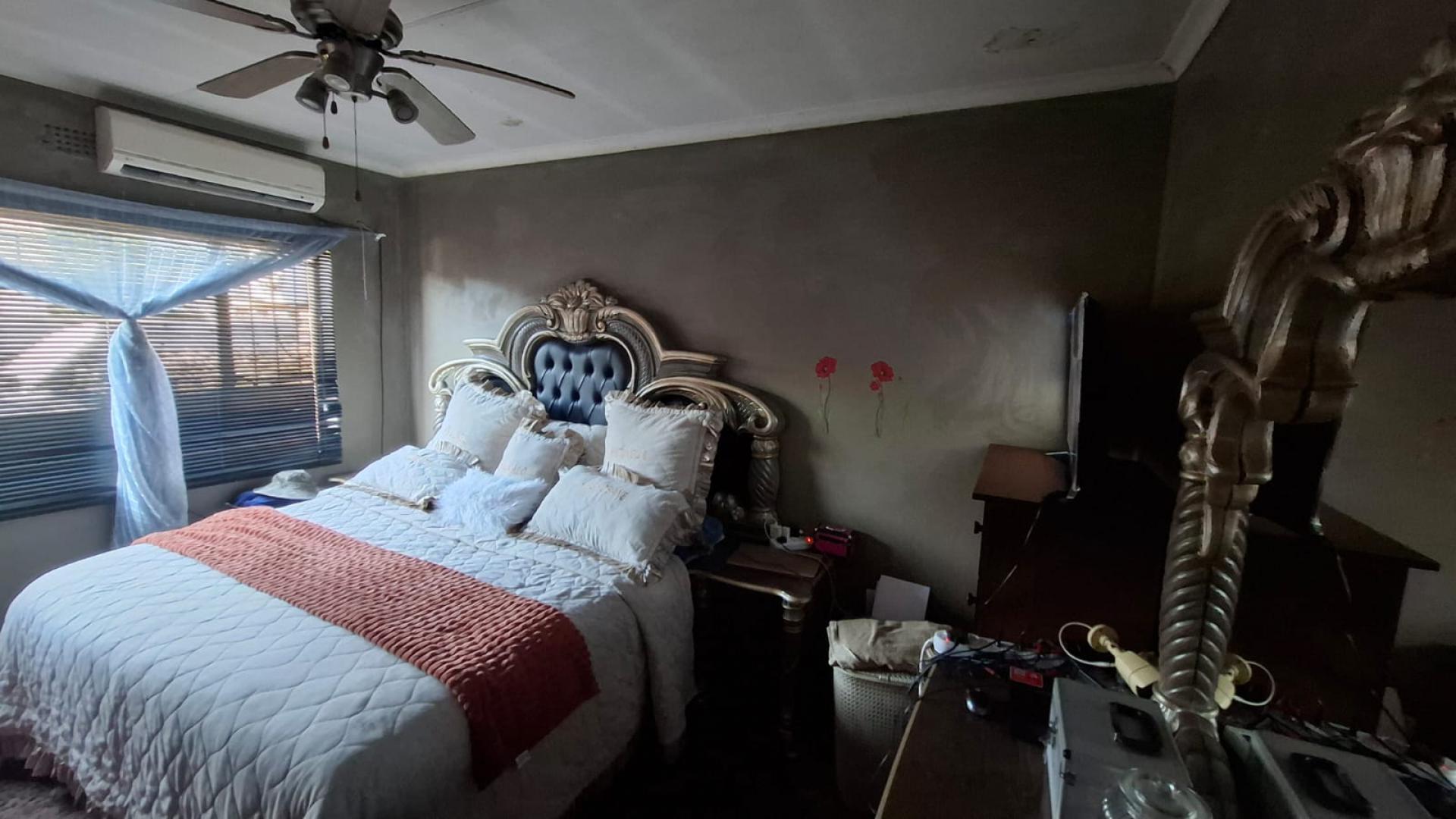Bed Room 1 of property in Mineralia