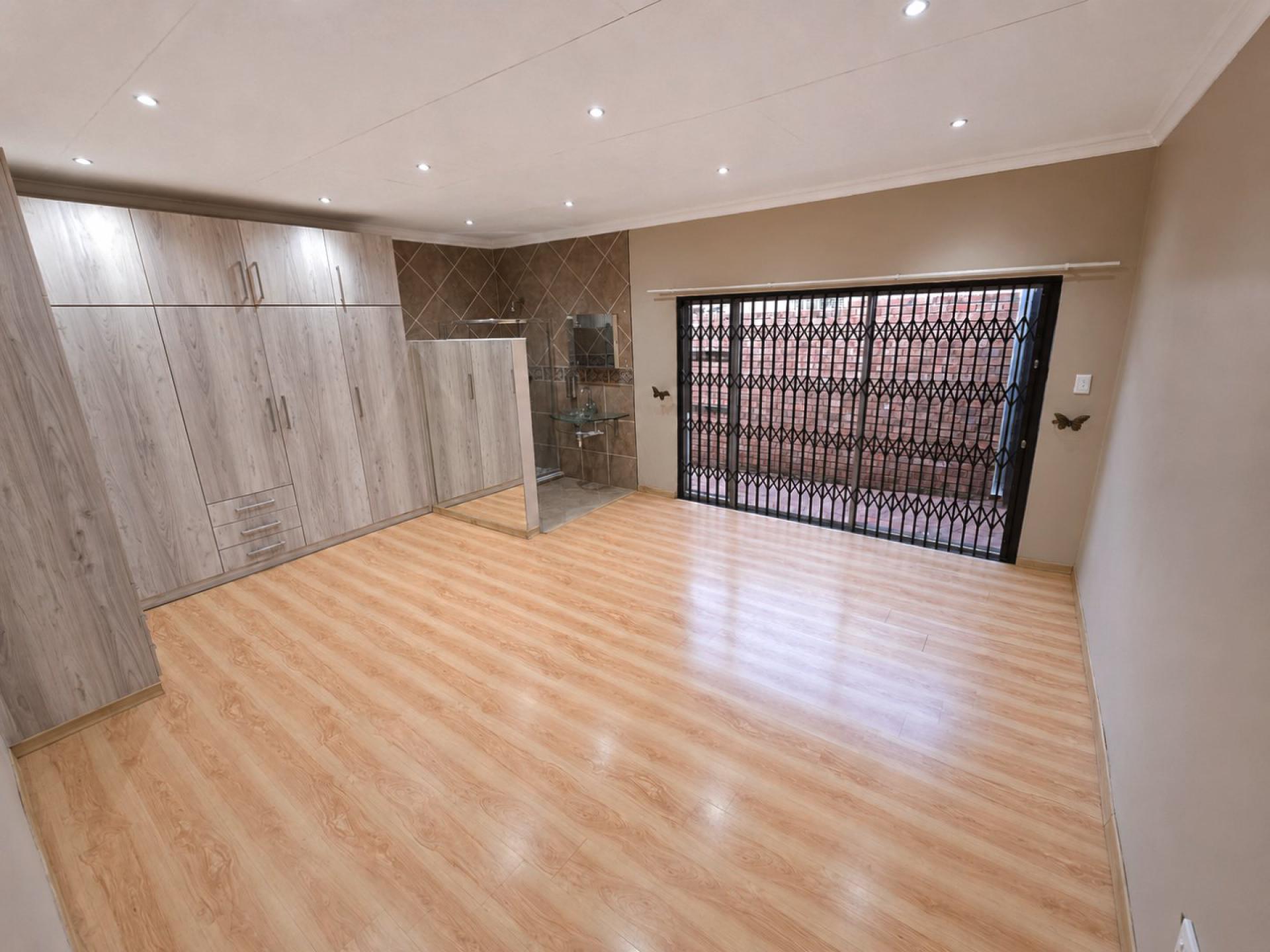  of property in Sinoville