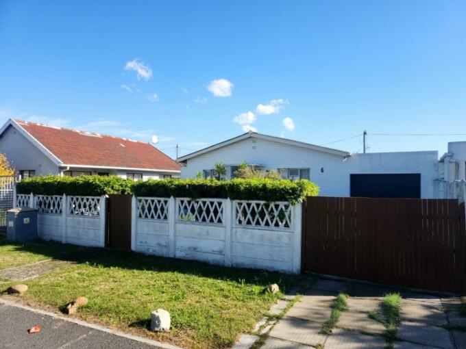 3 Bedroom House for Sale For Sale in Grassy Park - MR719496