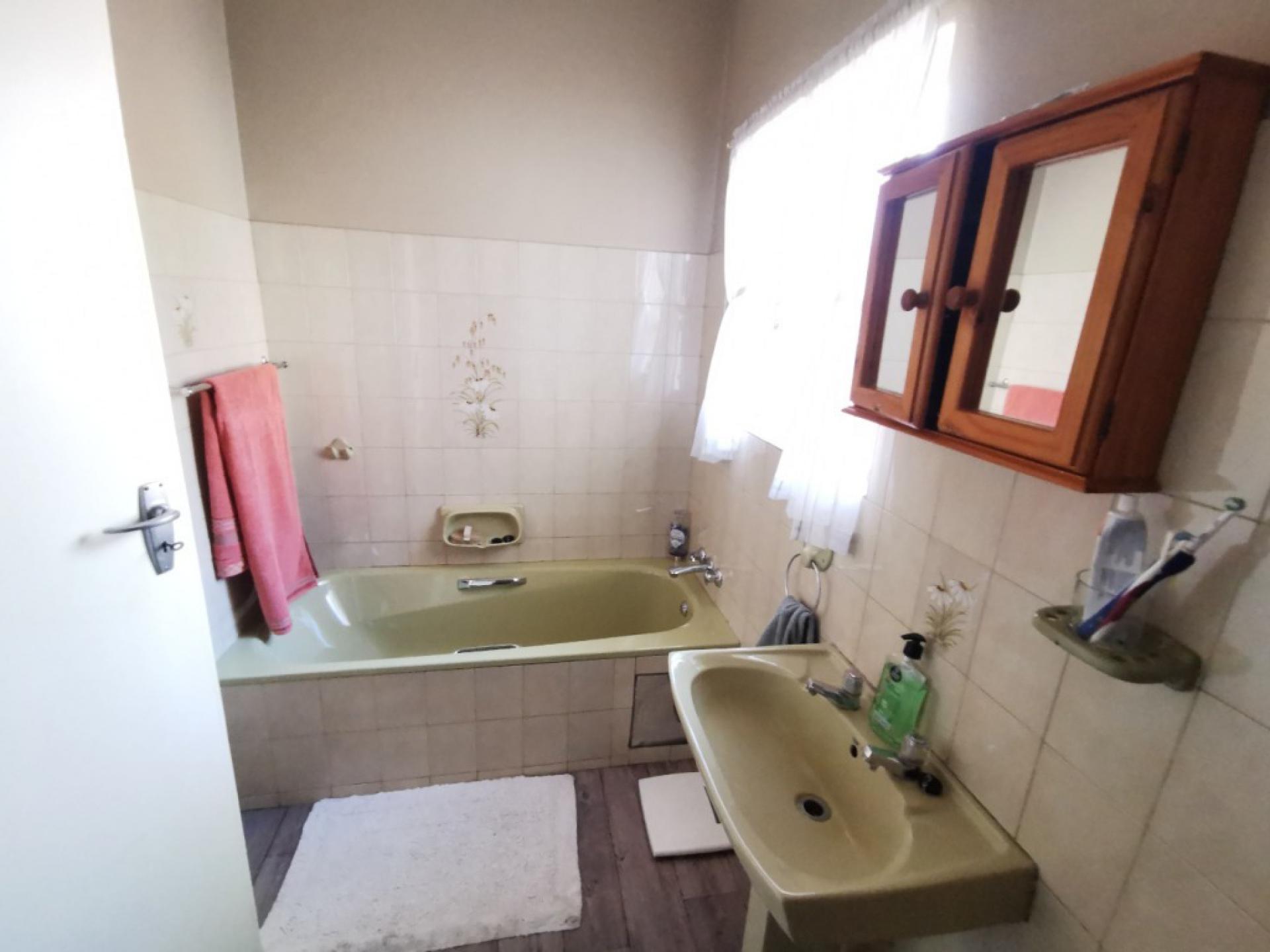  of property in Theresapark