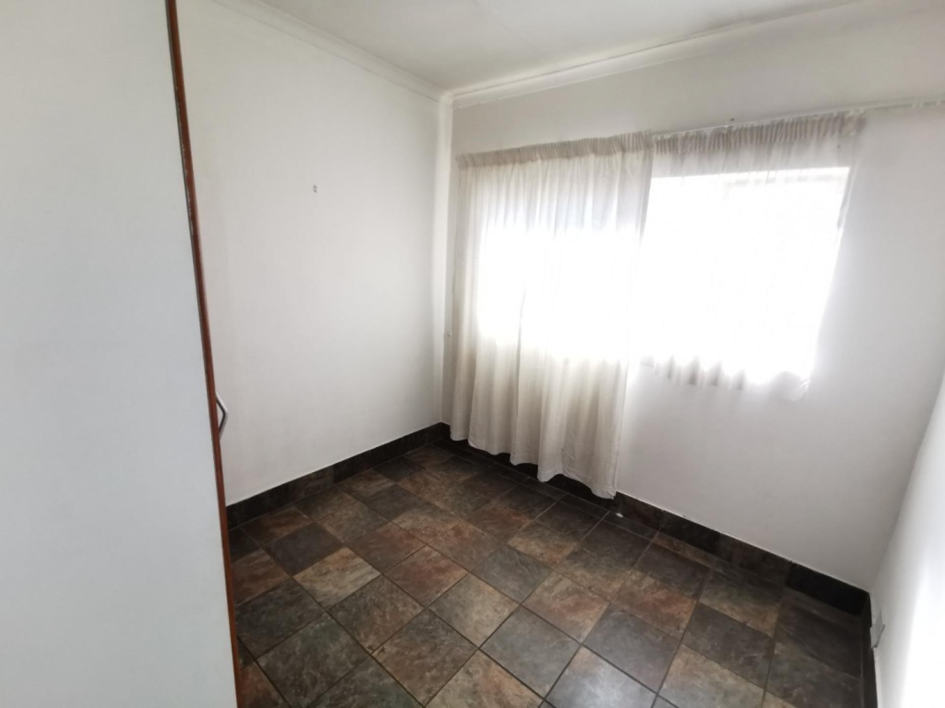  of property in Theresapark