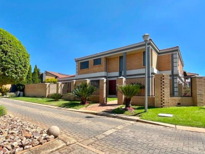 4 Bedroom House for Sale For Sale in Meyersdal - MR719503