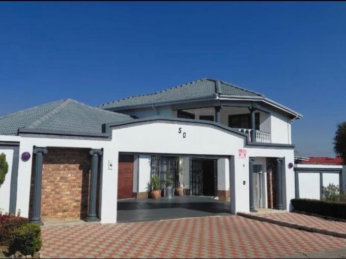 4 Bedroom House for Sale For Sale in Brackendowns - MR719506