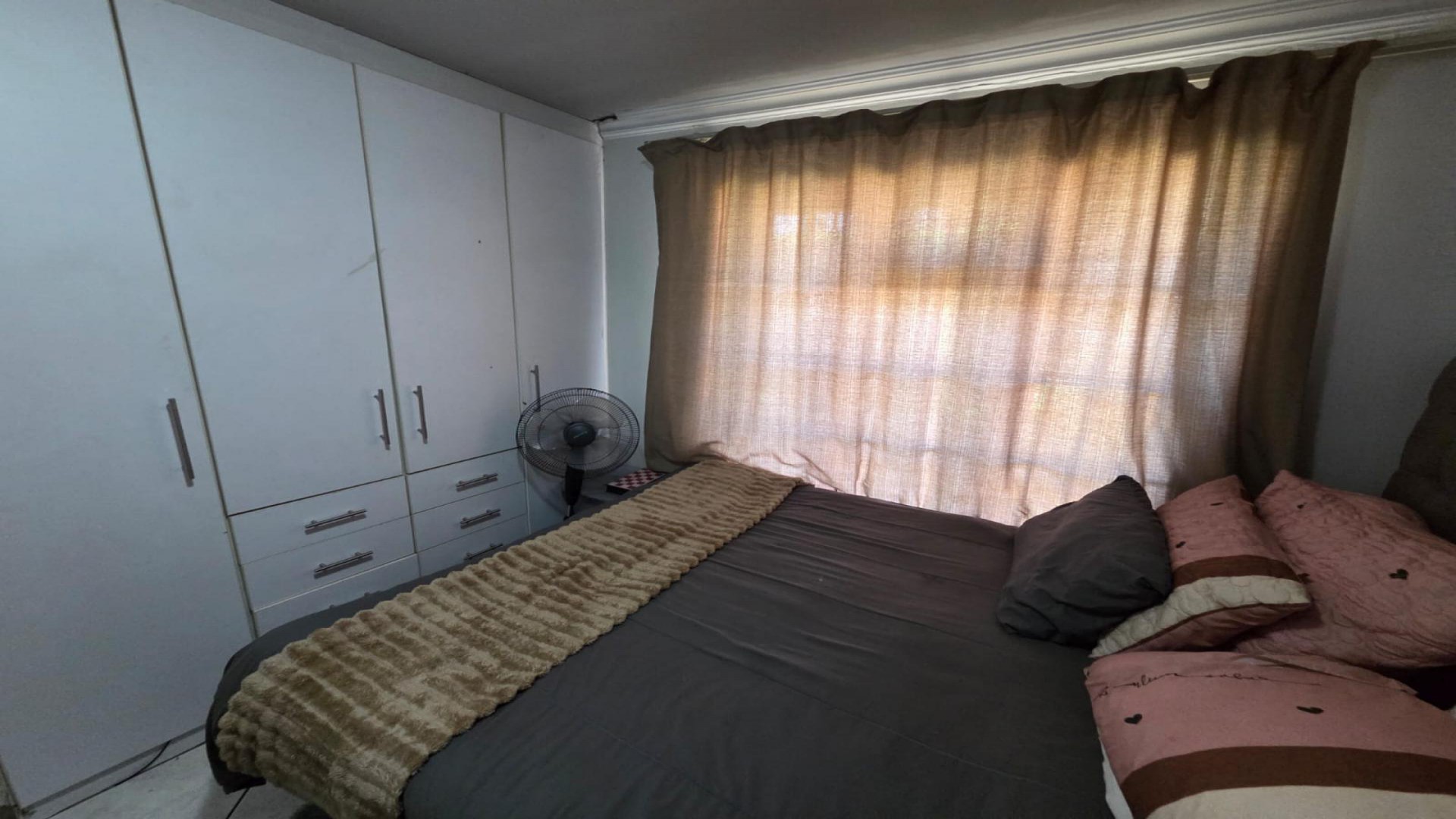 Bed Room 1 of property in Heuweloord