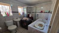 Bathroom 1 of property in Heuweloord