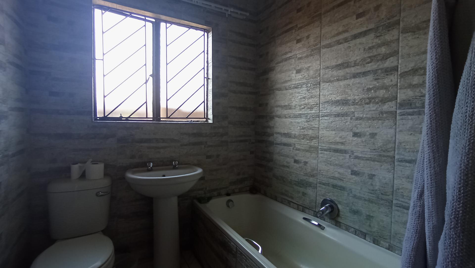 Bathroom 1 - 4 square meters of property in Soshanguve East