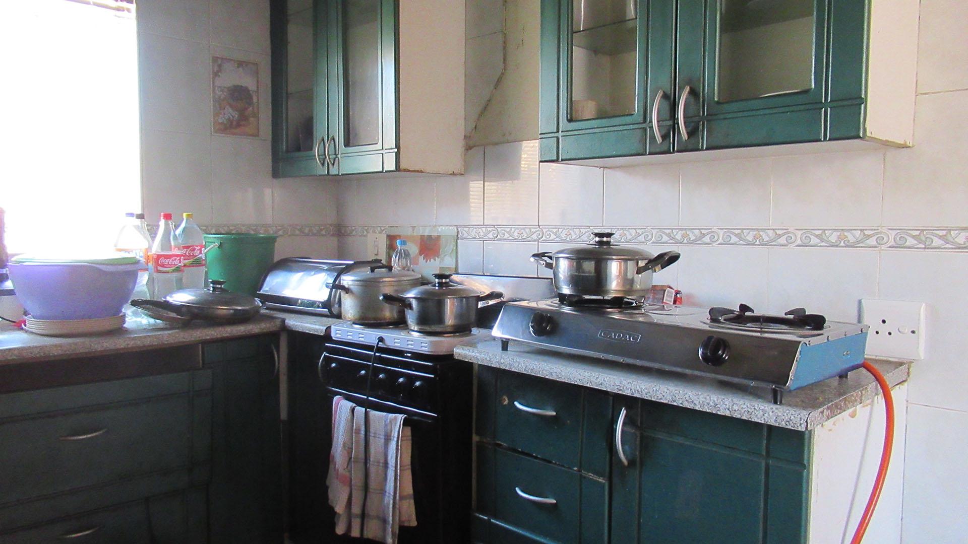 Kitchen - 9 square meters of property in Protea Glen