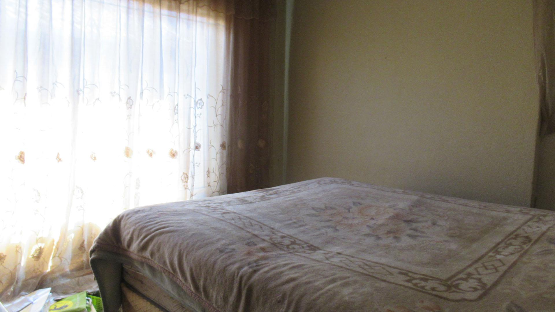 Bed Room 2 - 11 square meters of property in Protea Glen