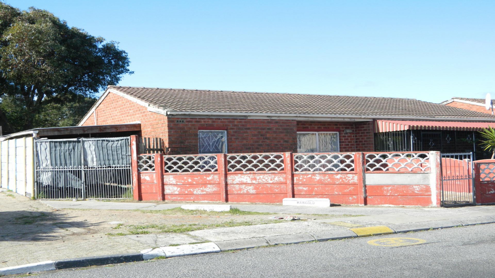 Front View of property in Lentegeur