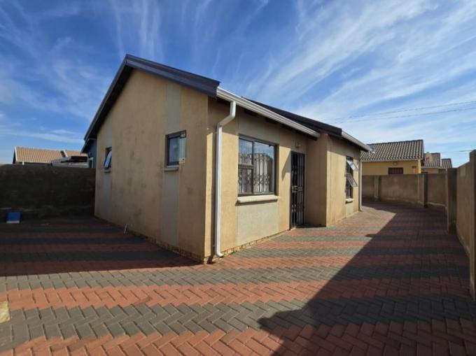 2 Bedroom House for Sale For Sale in Savanna City - MR719608