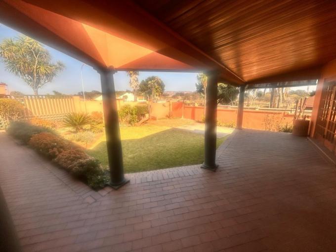 4 Bedroom House for Sale For Sale in Glenvista - MR719611
