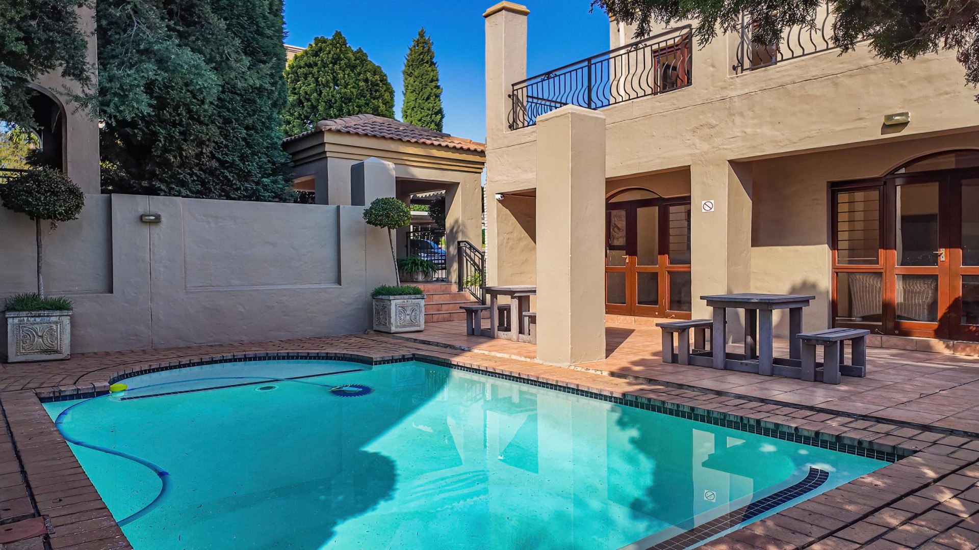 Swimming Pool of property in Lone Hill