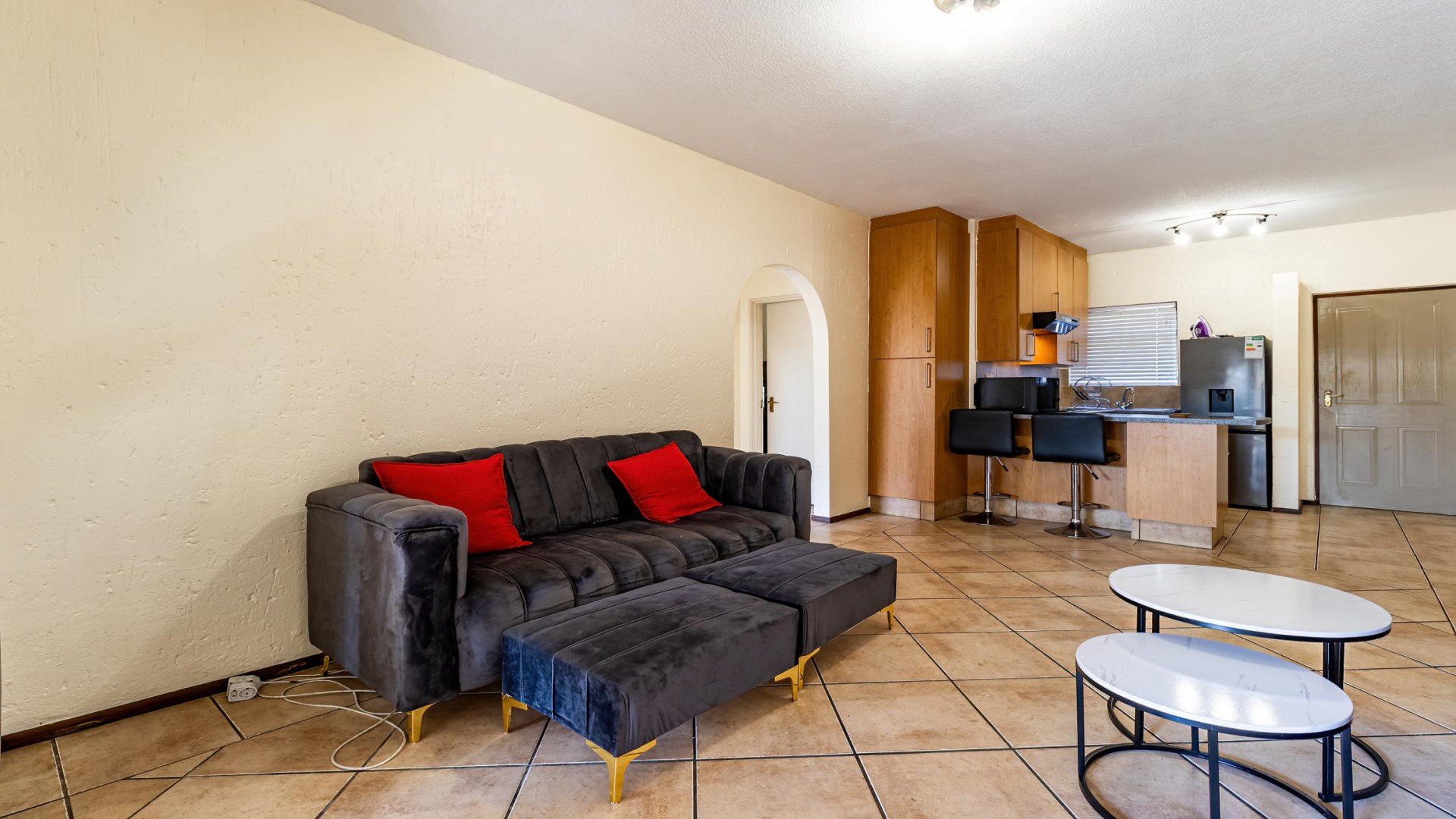 Lounges - 20 square meters of property in Lone Hill