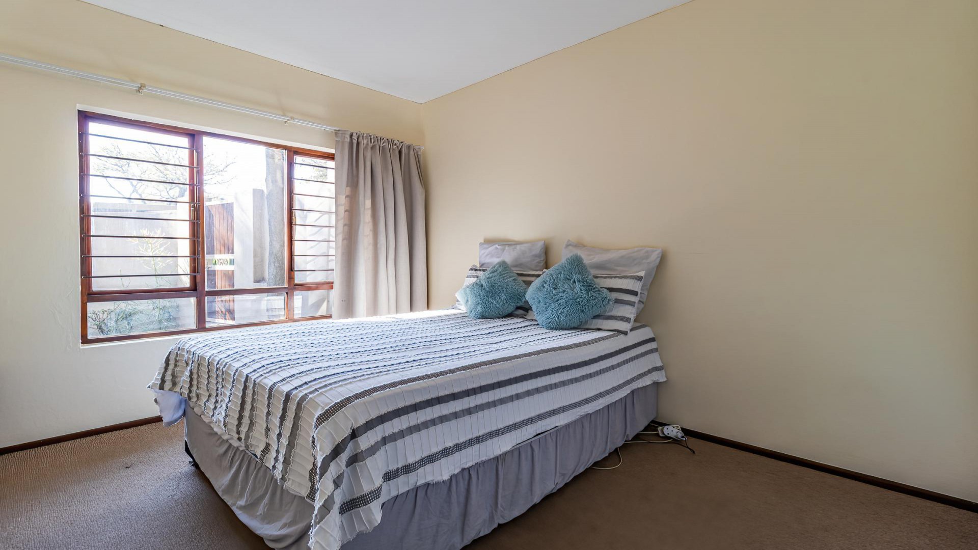 Bed Room 1 - 13 square meters of property in Lone Hill